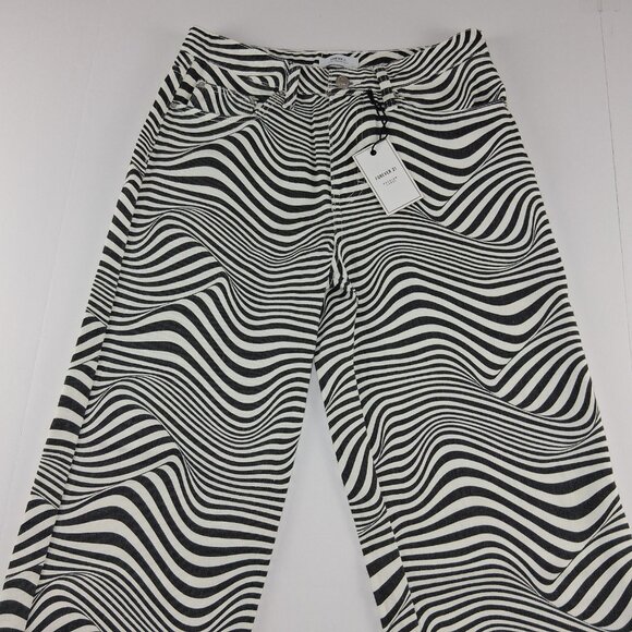 Forever 21 Premium Straight Leg Jeans Women's Size 27 Black White Abstract Print - Picture 2 of 8